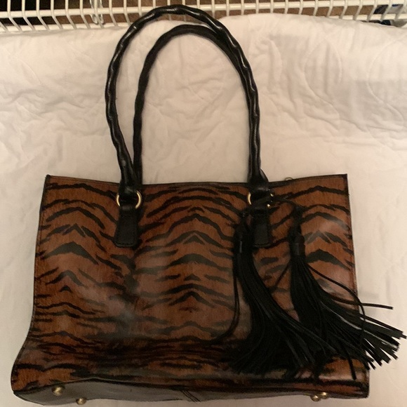 Patricia Nash leather bag 13 inches wide 9.5 inches deep 5 inches base - Picture 2 of 5